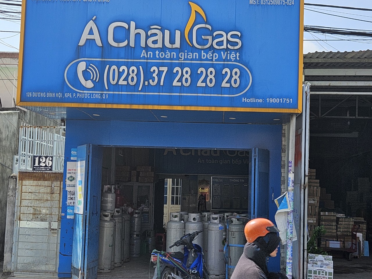 90908953 Cua Hang Gas A Chau Quan 9 Ac28.jpg