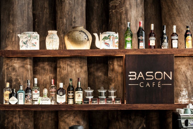 Bason Café Quận 1: Quán cà phê tái hiện Sài Gòn xưa