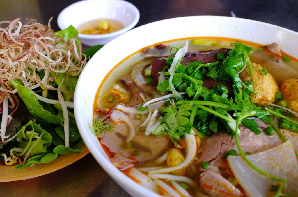 Bún bò Huế Bò O Phượng – Quán ăn sáng ngon, giá rẻ Thủ Đức